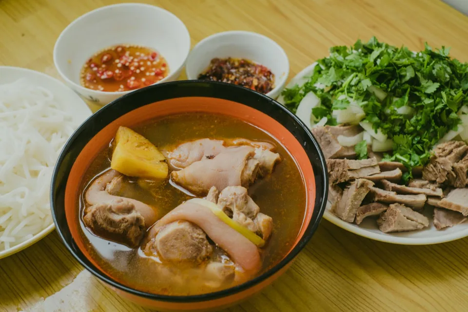 Món ăn nấu tại chỗ, dọn nóng
